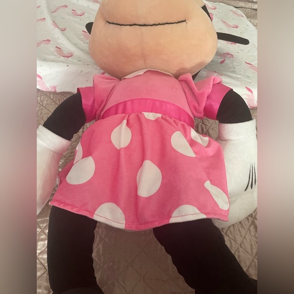 Minnie Mouse - Picture 4 of 5